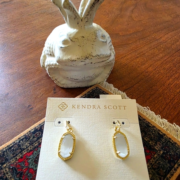 Kendra Scott Earrings - Picture 1 of 1